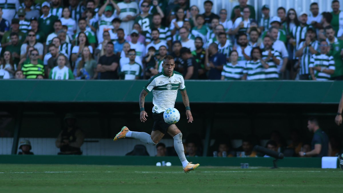 O Coritiba, atual oitavo colocado com 19 pontos, tenta apagar a sequência de duas derrotas - Gus Olive