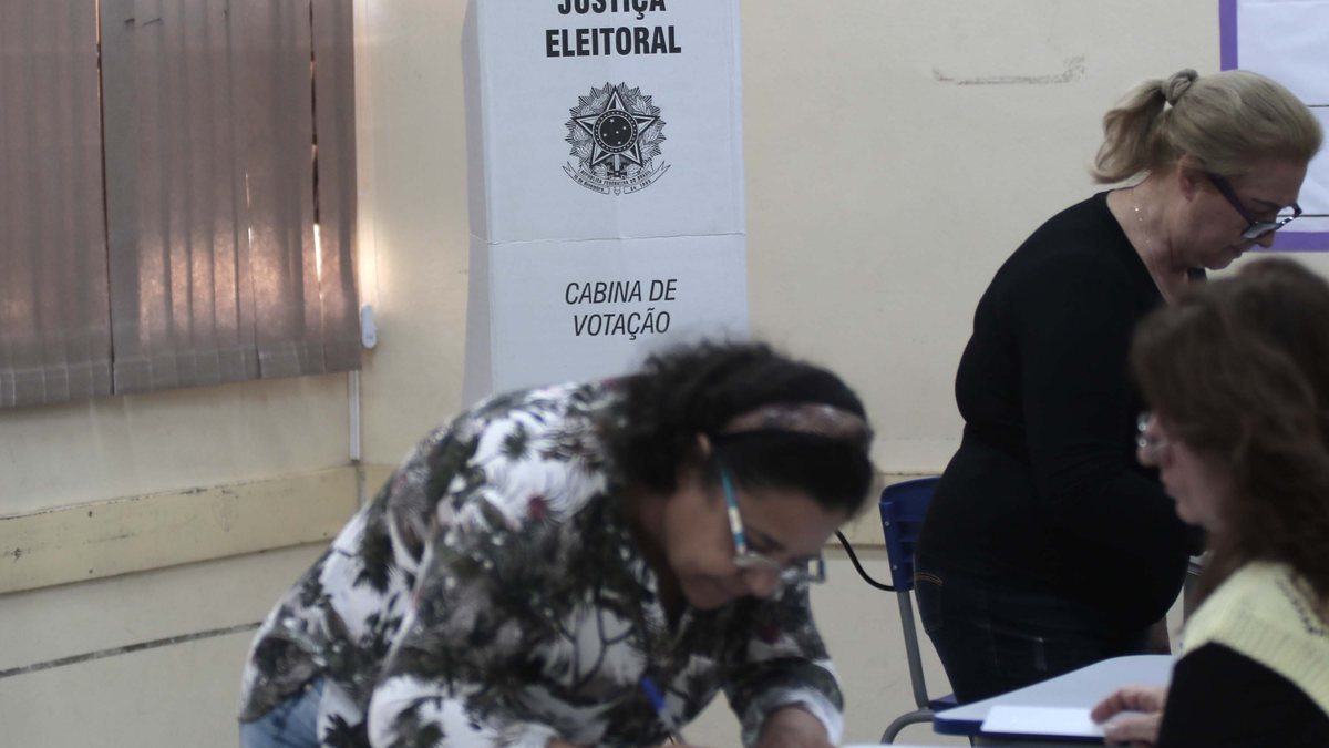 O número total de eleitores aptos com 70 anos ou mais saltou para mais de 15,2 milhões em 2024 - Denny Cesare/Estadão Conteúdo
