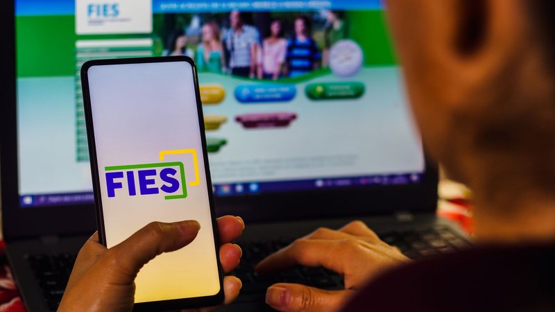 Mais de 1 milhão de estudantes devem ser beneficiados com o refinanciamento - Adobe Stock