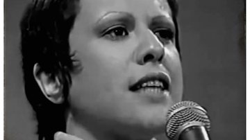 Elis cantando 'Corsário' em especial da TV Bandeirantes, em 1976 - Divulgação/Arquivo/Roberto de Oliveira/Bandeirantes