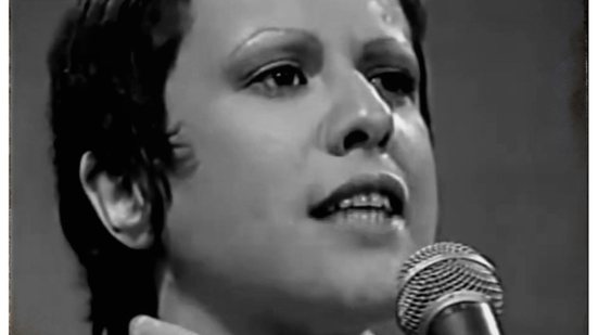Elis cantando 'Corsário' em especial da TV Bandeirantes, em 1976 - Divulgação/Arquivo/Roberto de Oliveira/Bandeirantes