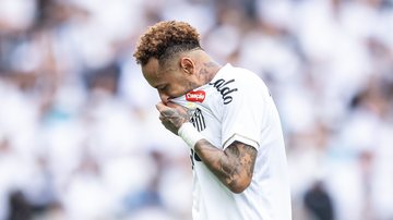 Neymar, do Santos, durante partida com o Coritiba válida pela 16ª rodada do Campeonato Brasileiro - Jhony Inacio/Enquadrar/Estadão Conteúdo