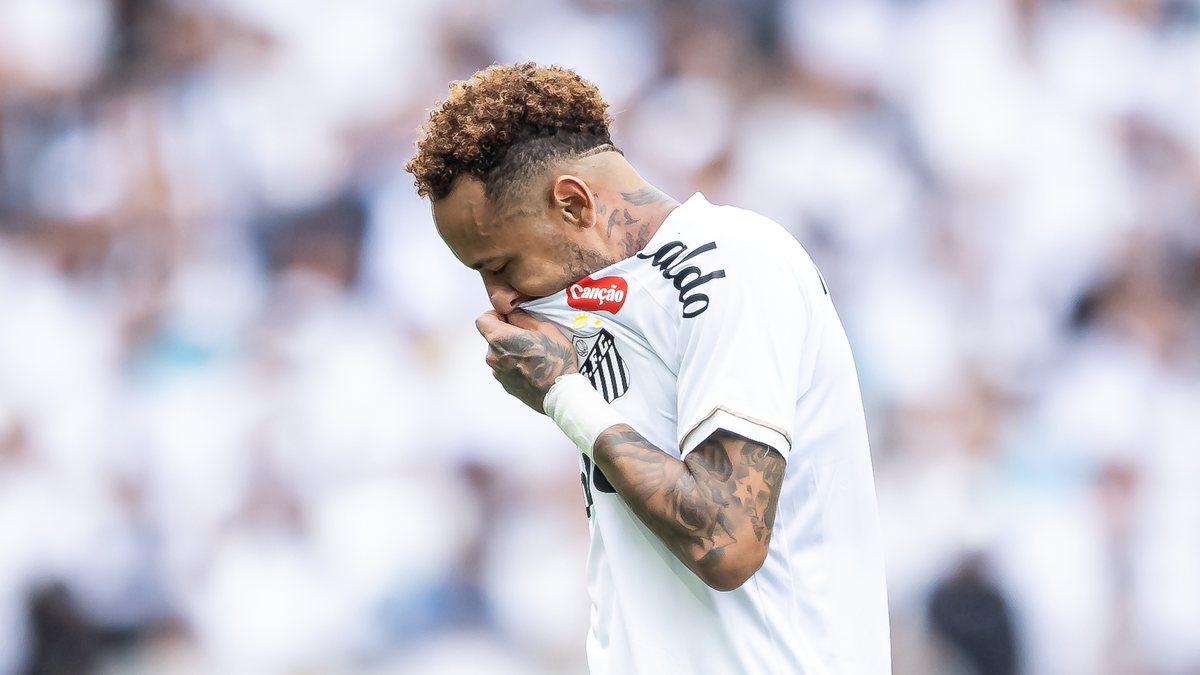 Neymar, do Santos, durante partida com o Coritiba válida pela 16ª rodada do Campeonato Brasileiro - Jhony Inacio/Enquadrar/Estadão Conteúdo