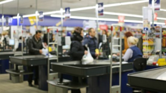 Redução da jornada para 40 horas levaria a aumento de custo, segundo a entidade - Envato