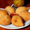 Que tal conhecer novos bares e restaurantes para experimentar diferentes coxinhas em São Paulo? - Paulo Naciff/Divulgação/Esquina do Souza