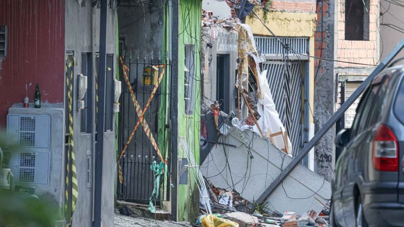Alguns moradores ainda estão fora de casa, por risco de desabamento - Jefferson Aguiar/Pera Photo Press/Estadão Conteúdo