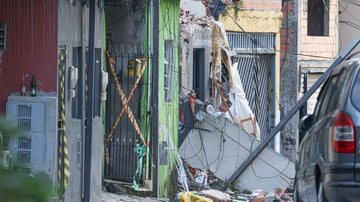Alguns moradores ainda estão fora de casa, por risco de desabamento - Jefferson Aguiar/Pera Photo Press/Estadão Conteúdo