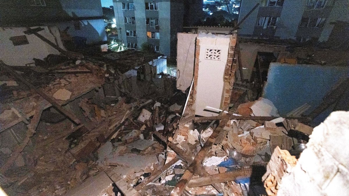 Segundo o Corpo de Bombeiros, 10 imóveis foram interditados - Taba Benedicto/Estadão Conteúdo