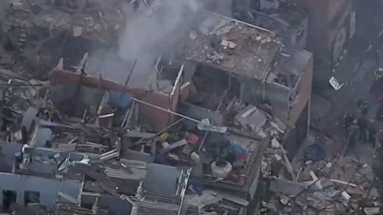 Bombeiros apuram se escavação em obra da Sabesp atingiu tubulação - Reprodução/TV Globo