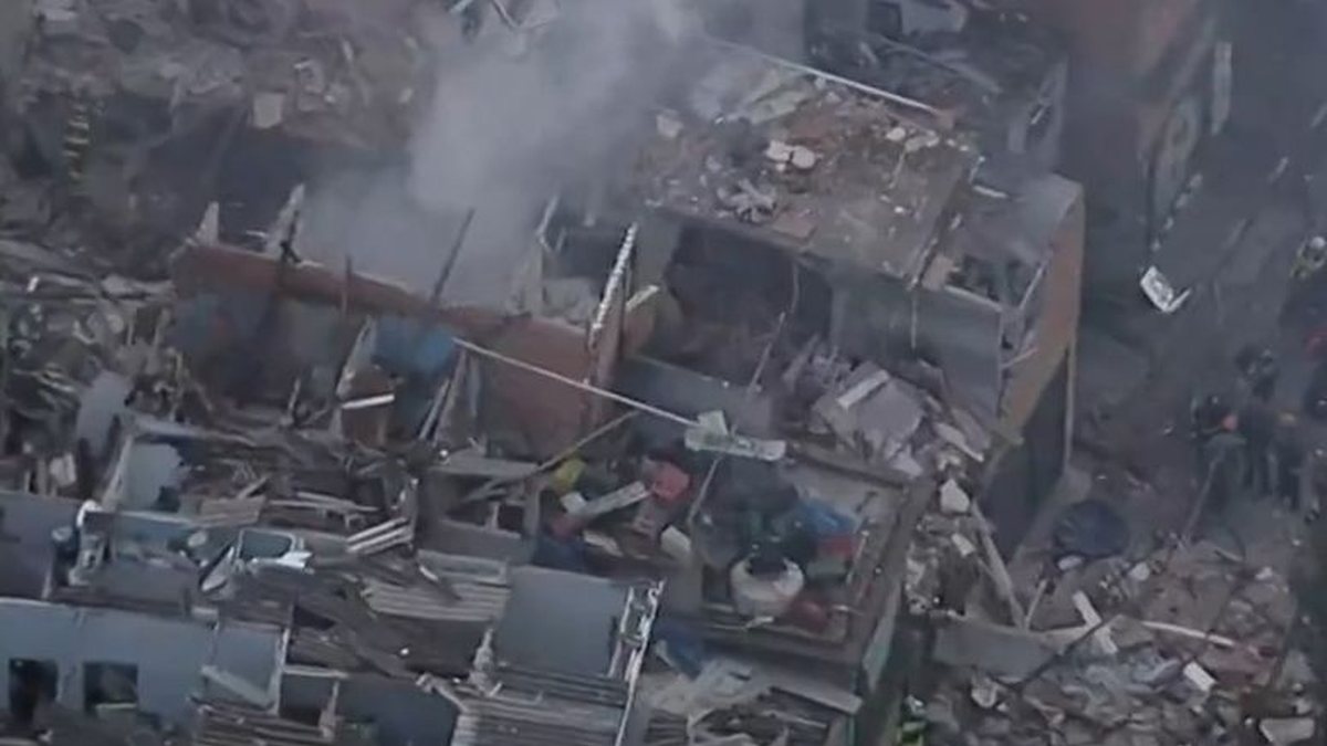 Bombeiros apuram se escavação em obra da Sabesp atingiu tubulação - Reprodução/TV Globo