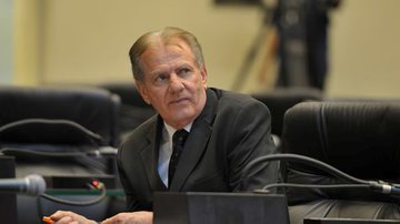 Médico ginecologista  de 81 anos é acusado de crimes sexuais durante atendimentos - Envato