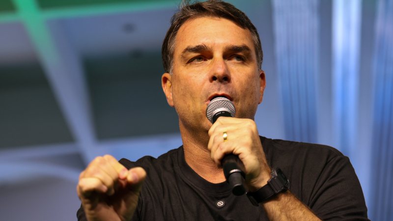 O pré-candidato à Presidência do PL, o senador Flávio Bolsonaro, em evento de pré-candidatura de Guilherme Derrite ao Senado - Tom Zé Fonseca/ModusFocus/Estadão Conteúdo