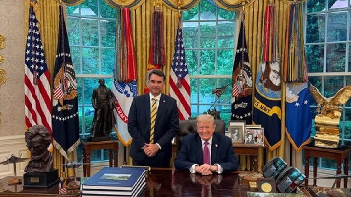Na divulgação, não foi mencionado o motivo do encontro com Trump - Reprodução / Instagram / @falviobolsonaro