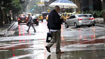 Clima instável do outono aumenta crises respiratórias em pessoas 60+