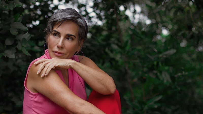 "Quando meu cabelo ficou branco, eu reconheci a minha mãe em mim" - Sérgio Baia