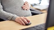 Cerca de 35% das mães afirmam que ser mãe reduz suas chances de avançar em etapas de processos seletivos - Envato
