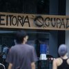 Os manifestantes reivindicam a reabertura da mesa de negociação com o reitor Aluísio Segurado - Felipe Rau/Estadão Conteúdo