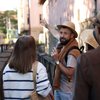 Linha de crédito especial deverá atender guias de turismo, motoristas, ambulantes, artesãos - Envato