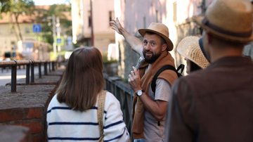 Linha de crédito especial deverá atender guias de turismo, motoristas, ambulantes, artesãos - Envato