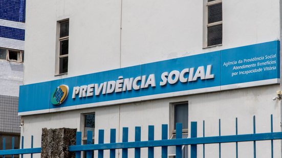 Beneficiários do INSS seguem calendário de pagamentos definido conforme o número final do benefício - Adobe Stock