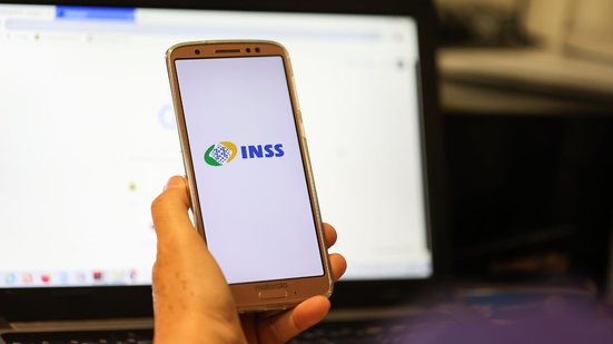 Beneficiários do INSS seguem calendário de pagamentos definido conforme o número final do benefício - Adobe Stock