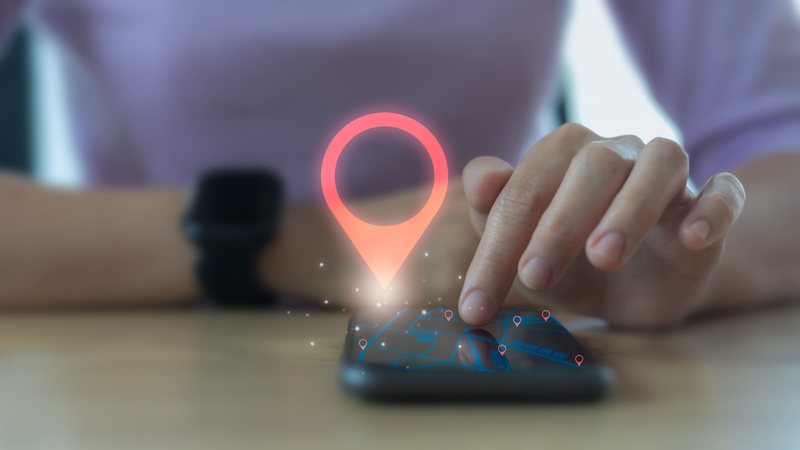 Os fabricantes de celular oferecem recursos para localização dos aparelhos - Adobe Stock