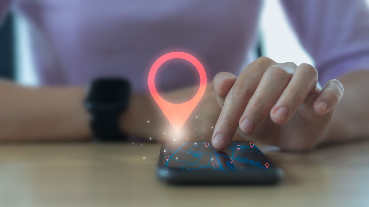 Os fabricantes de celular oferecem recursos para localização dos aparelhos - Adobe Stock