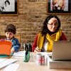 8 em cada 10 brasileiros acreditam que mães lidam com mais barreiras no trabalho - Envato