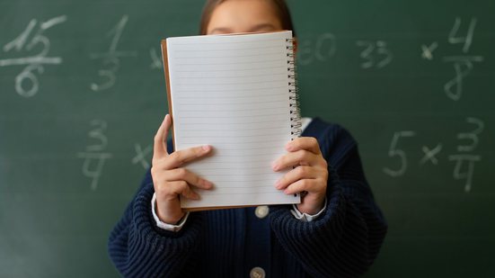 Atualmente, o foco é evitar atividades repetitivas e buscar sentido entre o que se aprende nas aulas e a realidade dos estudantes - Freepik