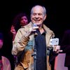 Ney Matogrosso recebeu seu troféu Grande Prêmio da Crítica, em cerimônia realizada na noite desta segunda (4) - Divulgação/ Annelize Tozetto