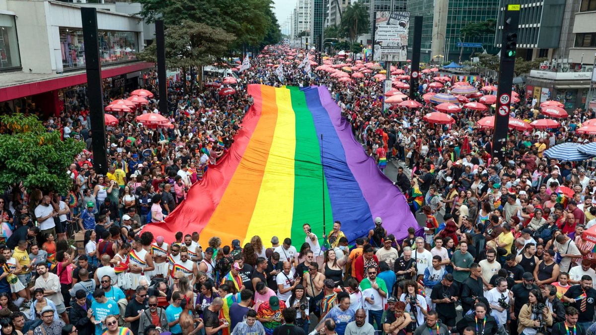 Parada do Orgulho LGBT+ de São Paulo celebra 30 anos do evento na Avenida Paulista - Paulo Pinto/Agência Brasil