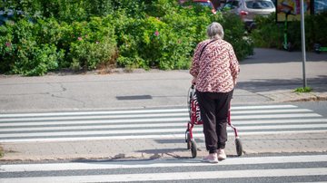 Dados mostram que o medo não é infundado: 20,9% dos idosos relataram ter sofrido uma ou mais quedas nos últimos 12 meses - Adobe Stock