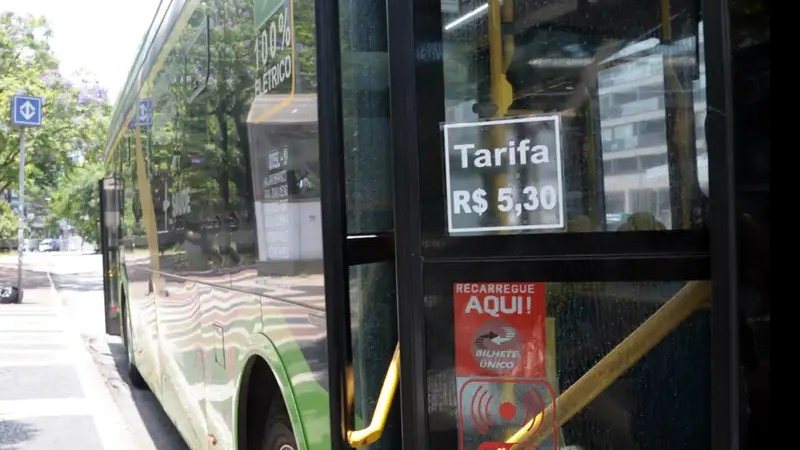 Tarifa zero pode acabar em municípios de até 100 mil habitantes - Paulo Pinto/Agencia Brasil