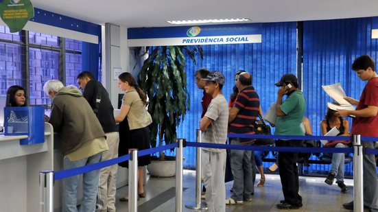 INSS alega falha de sistema envolvendo o pagamento de beneficios em 69 agências descredenciadas - Antonio Cruz/Agência Brasil