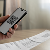 O QR Code funciona como um atalho instantâneo para sites, pagamentos e conteúdos digitais, bastando apontar a câmera do celular - Adobe Stock
