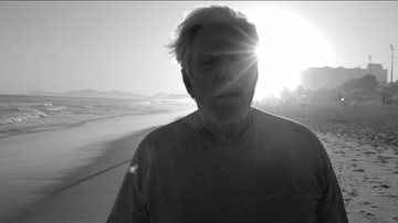 Reginaldo Faria é protagonista do filme "Perto do Sol É Mais Claro" - Divulgação