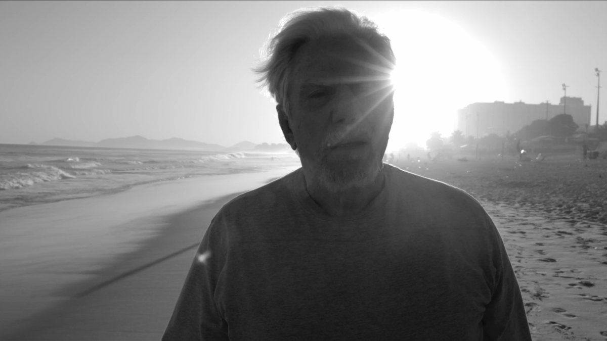 Reginaldo Faria é protagonista do filme "Perto do Sol É Mais Claro" - Divulgação