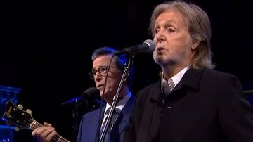 Na apresentação final, Stephen Colbert canta "Goodbye, Hello", sucesso dos Beatles, ao lado de Paul McCartney - Reprodução/Instagram/@colbertlateshow