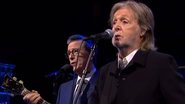 Na apresentação final, Stephen Colbert canta "Goodbye, Hello", sucesso dos Beatles, ao lado de Paul McCartney - Reprodução/Instagram/@colbertlateshow