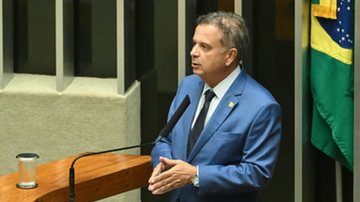 O senador Rogério Marinho (PL-RJ) protocolou o texto da proposta de emenda constitucional - Saulo Cruz/Agência Senado