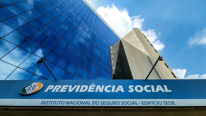 Fila do INSS recuou de 3,1 milhões em fevereiro para 2,6 milhões em abril - Rafa Neddermeyer/Agência Brasil