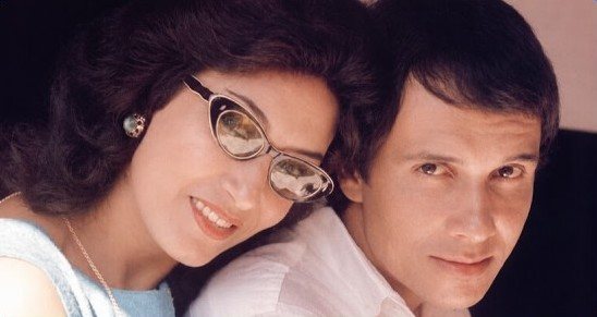 O cantor Roberto Carlos e sua mãe, Laura Moreira Braga, falecida em 2010 - Reprodução/Redes Sociais