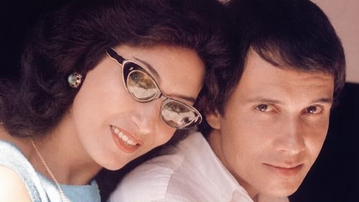 O cantor Roberto Carlos e sua mãe, Laura Moreira Braga, falecida em 2010 - Reprodução/Redes Sociais