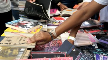 Somente no 4º período deste ano, houve aumento de 6,2% em volume de vendas, segundo estudo - Tânia Rêgo/Agência Brasil