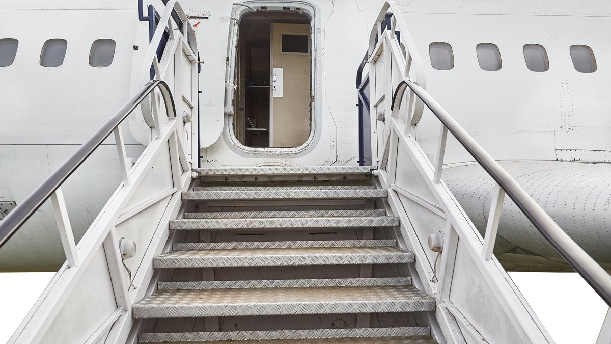 Agência reguladora diz que não há regulação específica a respeito de direitos de pessoas idosas no transporte aéreo, mas que pessoas 60+ se enquadram para atendimento especial - AdobeStock
