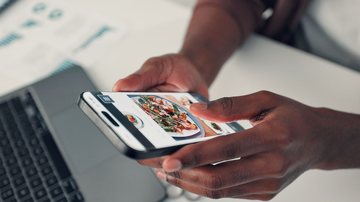 Fotos de comida em excesso e trends que reduzem alimentação a contagem de macros podem levar a decisões alimentares ruins - Adobe Stock