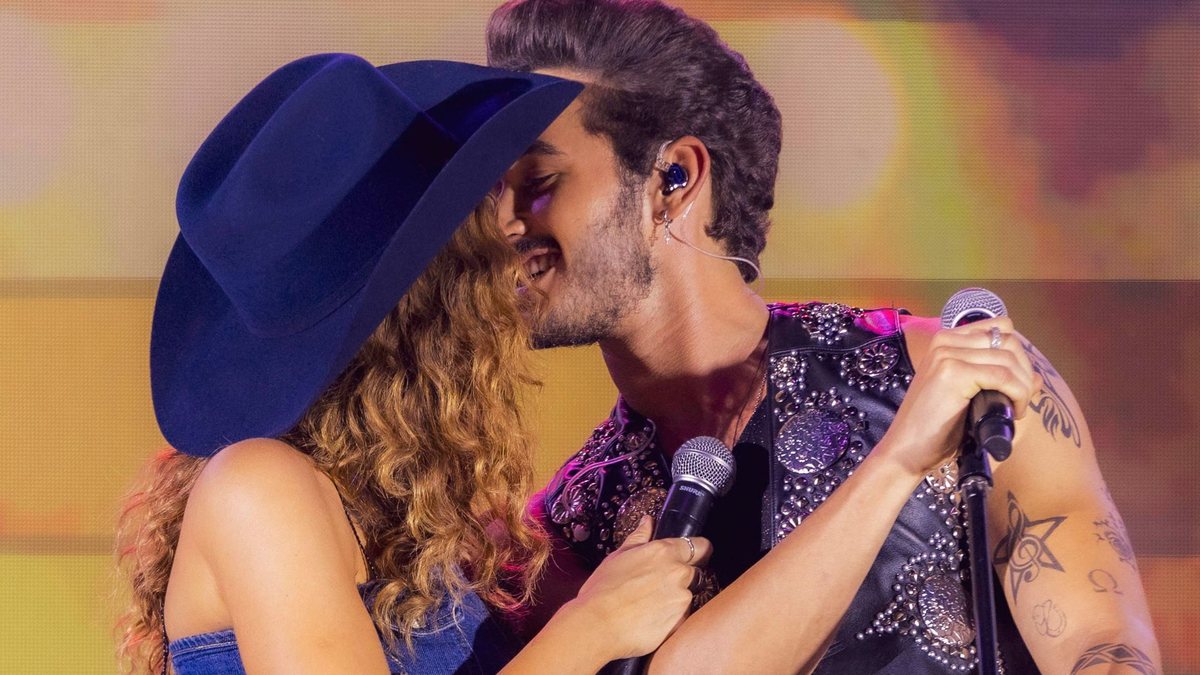 Em estúdios separados, João Raul e Agrado gravam música juntos - Globo