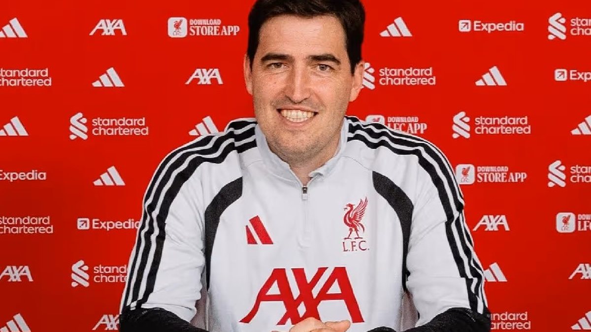 Andoni Iraola chega para ocupar a vaga deixada por Arne Slot, que encerrou sua passagem pelo clube - Reprodução/LFC