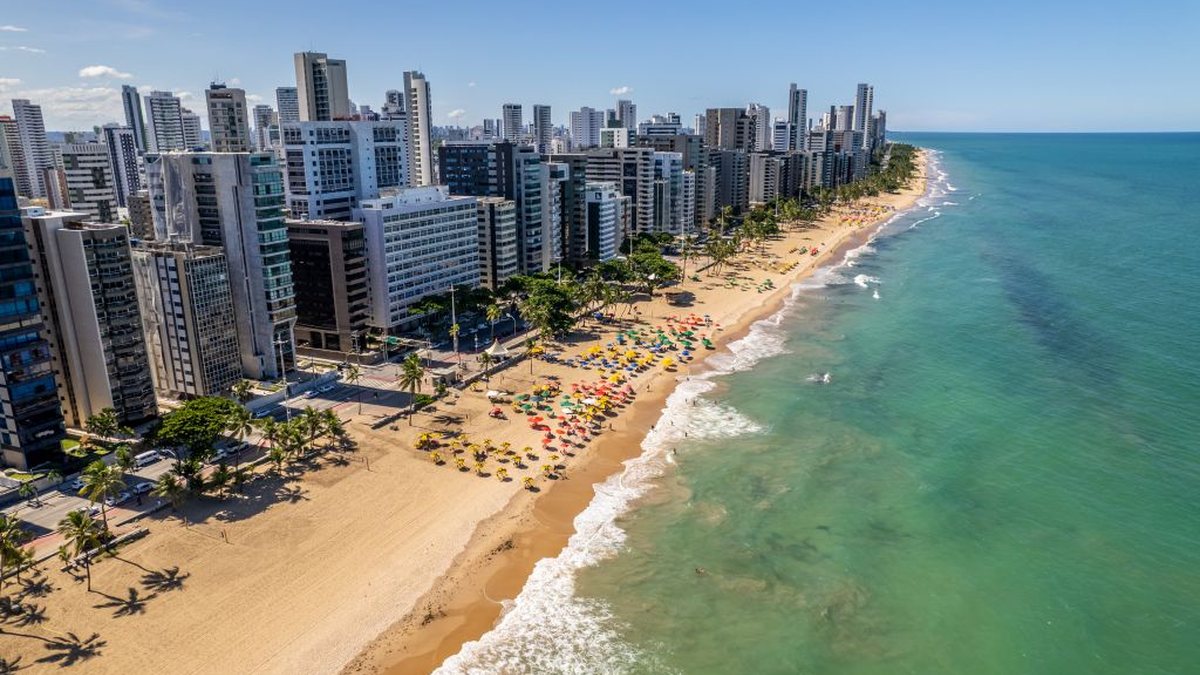 Mulher de 19 anos foi mordida por tubarão na praia de Boa Viagem e levada ao hospital - Adobe Stock