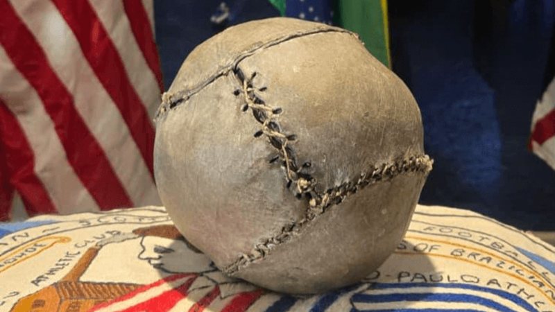 Bola de futebol mais antiga do mundo tem quase 500 anos - Divulgação / CBF